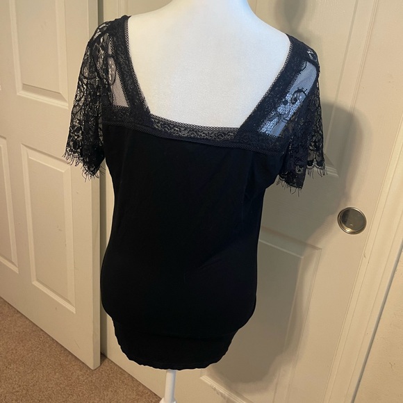 Women’s top - Picture 3 of 4